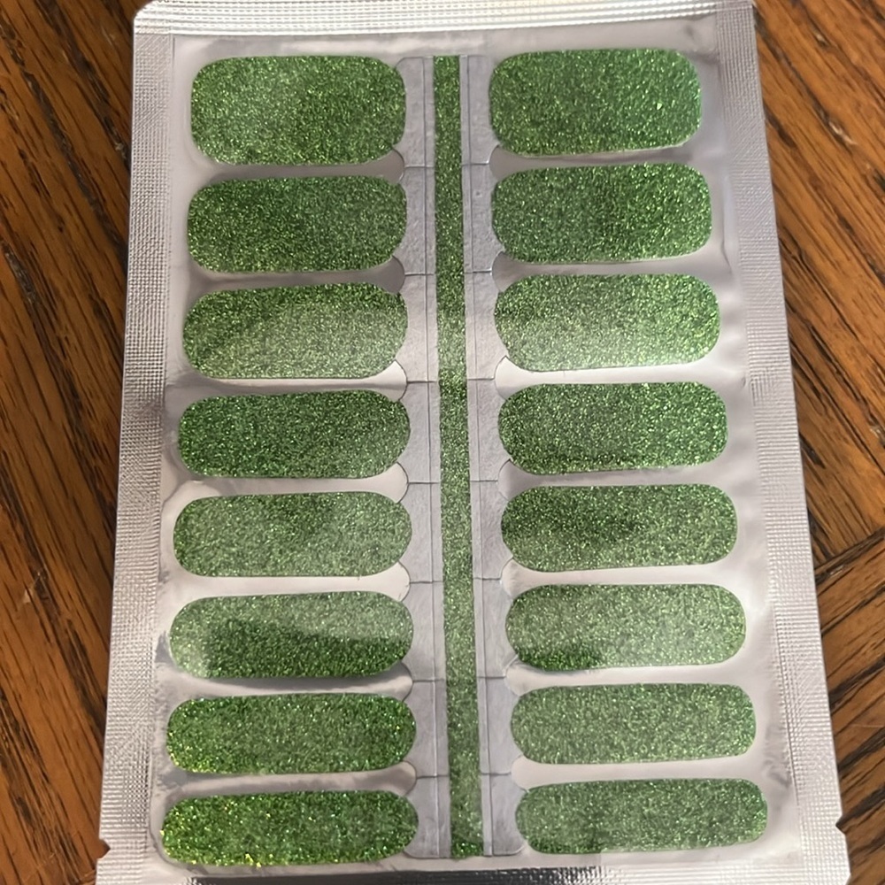 6 Colorful Nail Wraps Set - Picture 3 of 8